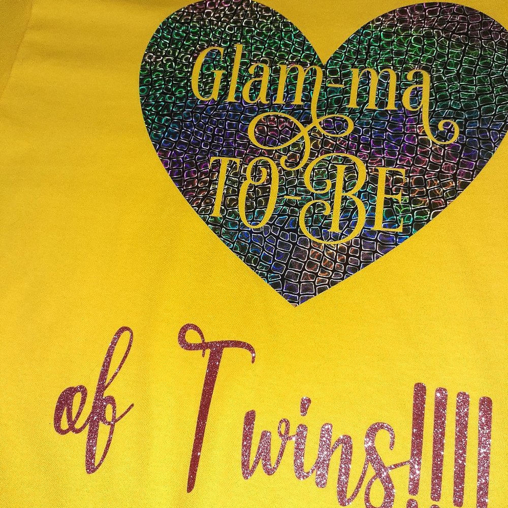 📸 Customizable Glam-ma To Be of Twins front & back T-shirt